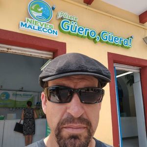 Meet your Posher, Felix